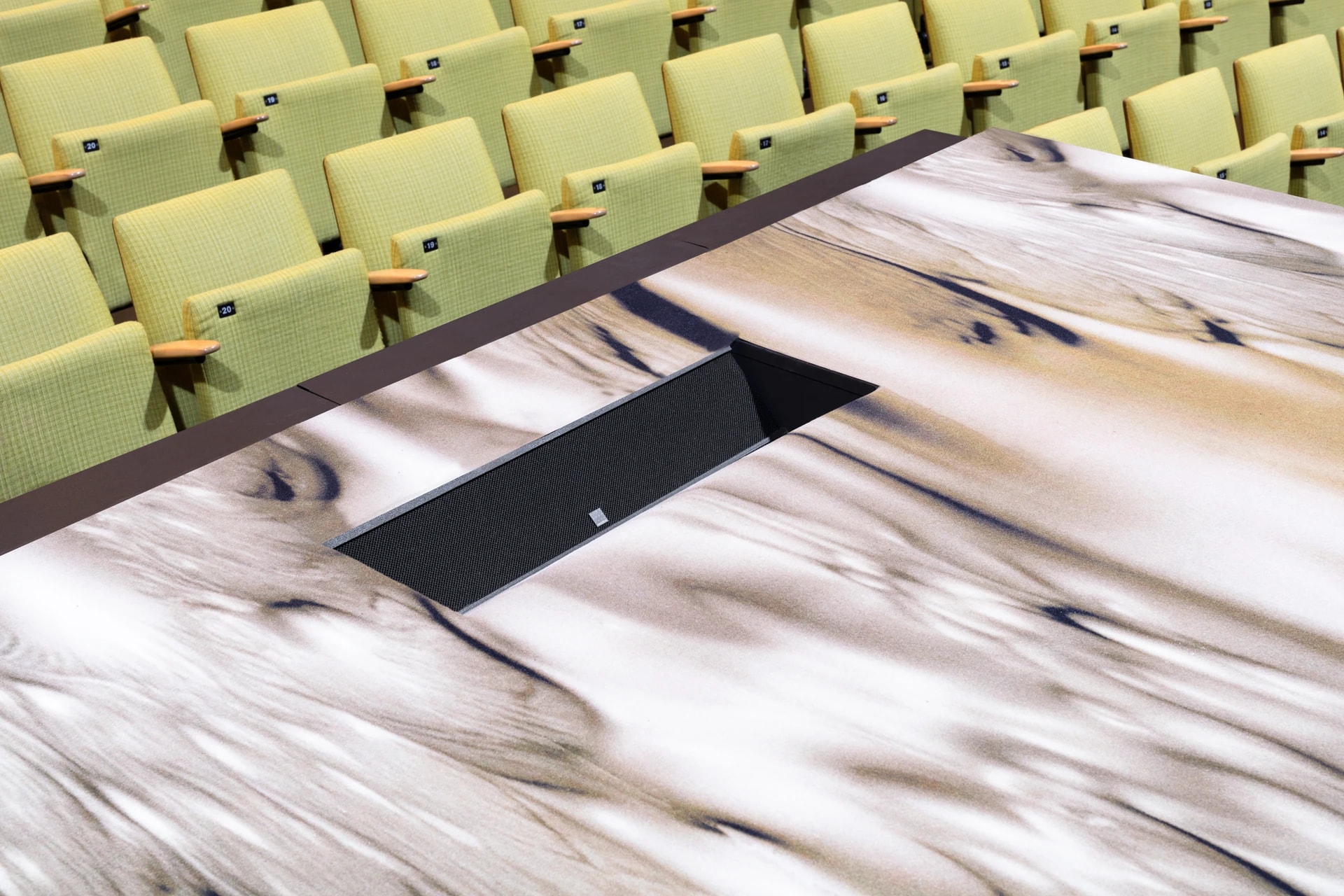 SR790 embedded in the stage Mittwoch aus Licht Berlin Opera HOLOPHONIX Amadeus